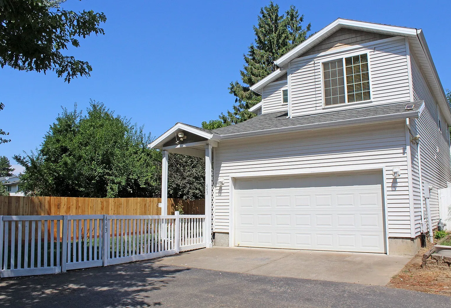 Picture Perfect 3 Bedroom, 2.5 Bathroom House in Hillsboro — Photo 1