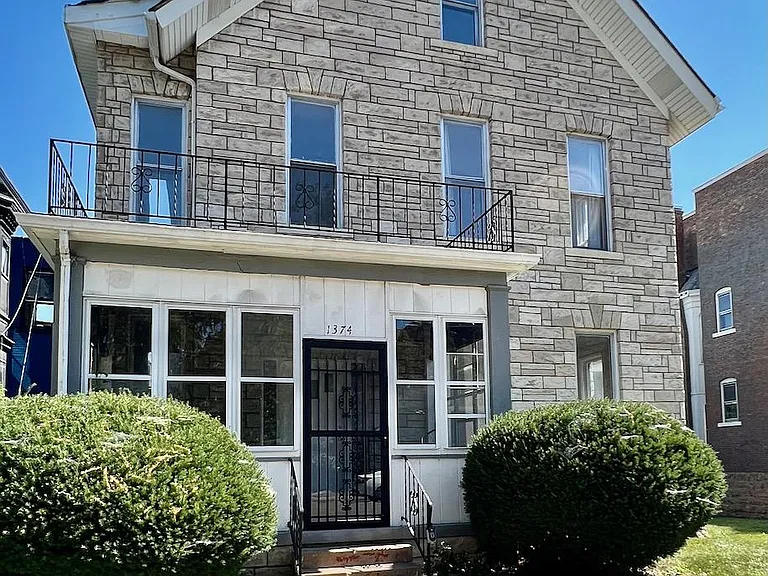 1374 Main St — Photo 15