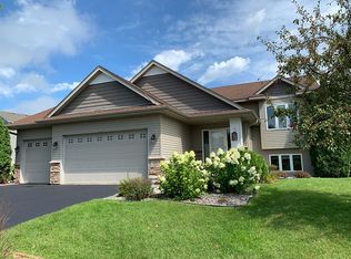 860 Bur Oak Ln, Watertown, MN 55388