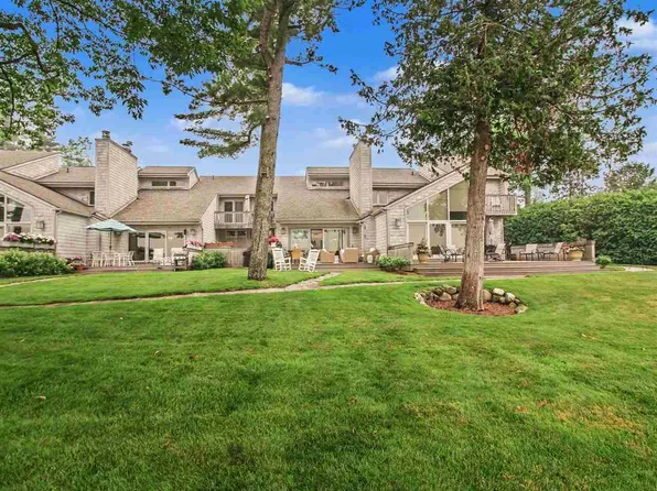 1011 Beach Rd, Harbor Springs, MI 49740