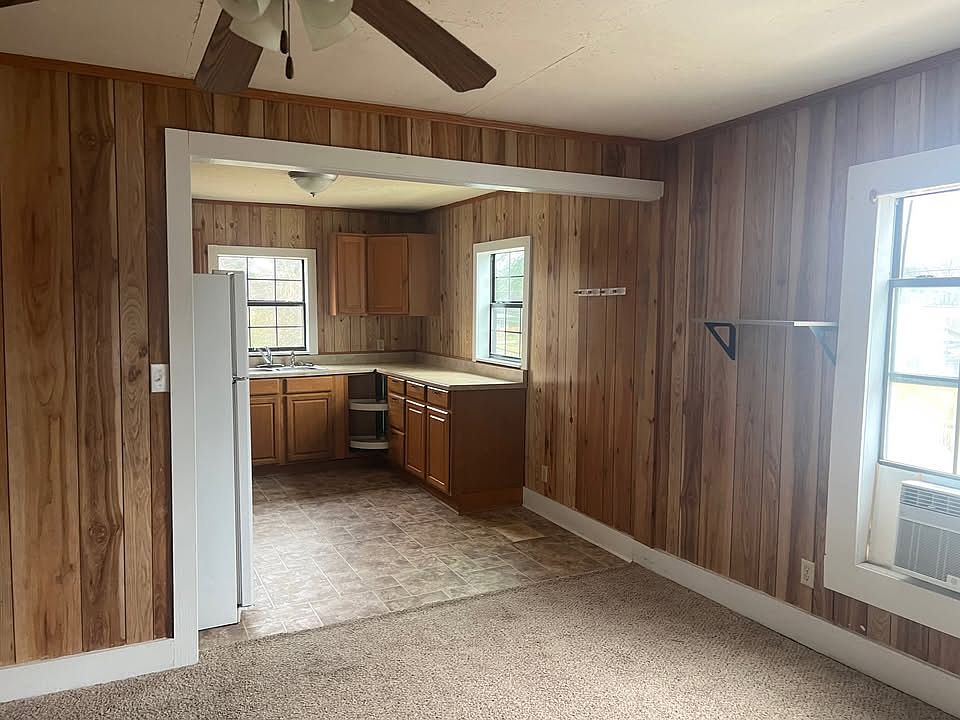 2nd image of 202 W 13th St APT 3