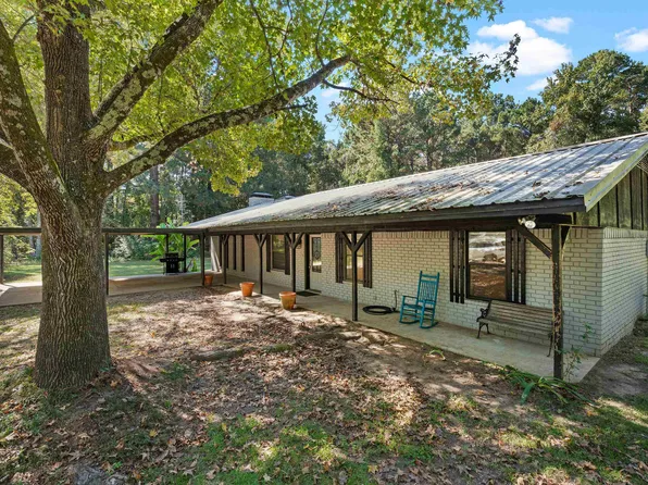 124 Quail Creek Dr, Carthage, TX 75633
