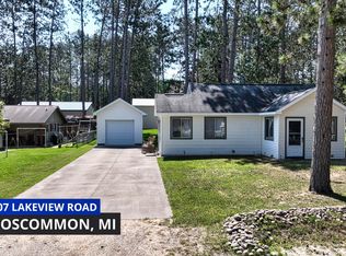 207 Lakeview Dr, Roscommon, MI 48653