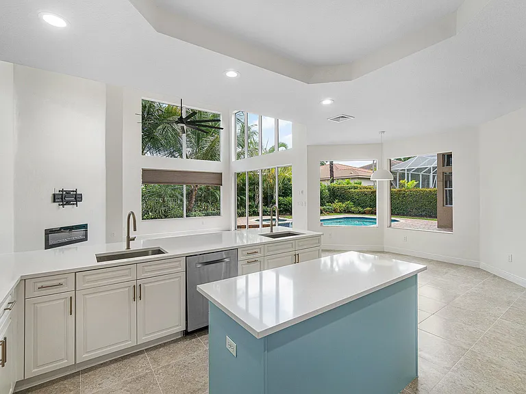 6641 Conch Ct — Photo 14