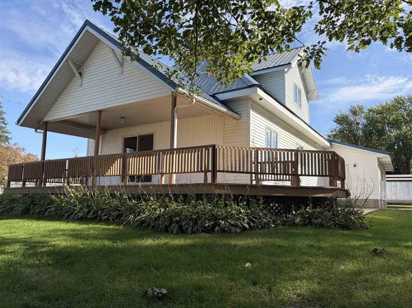 400 N Monroe St, Wellsburg, IA 50680