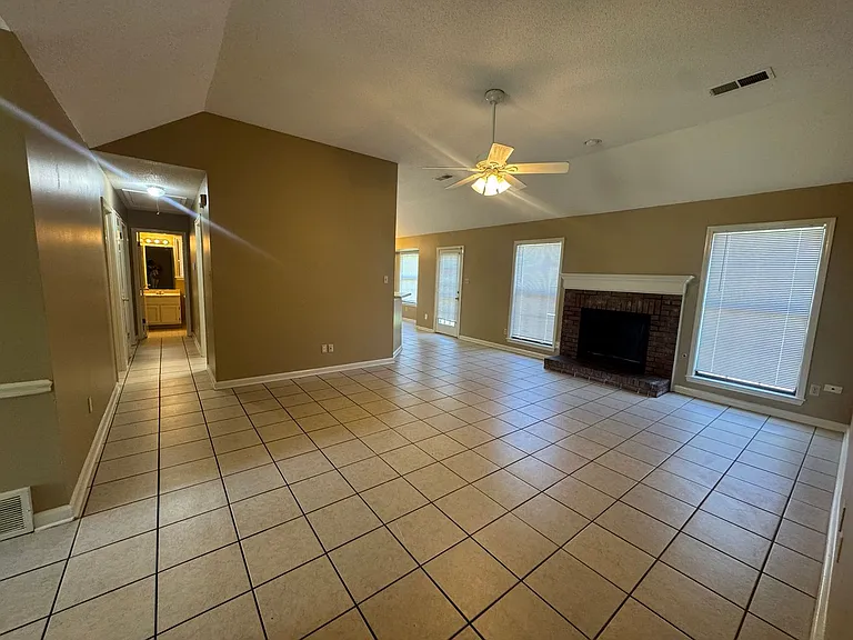 7822 Guthrie Ln — Photo 3