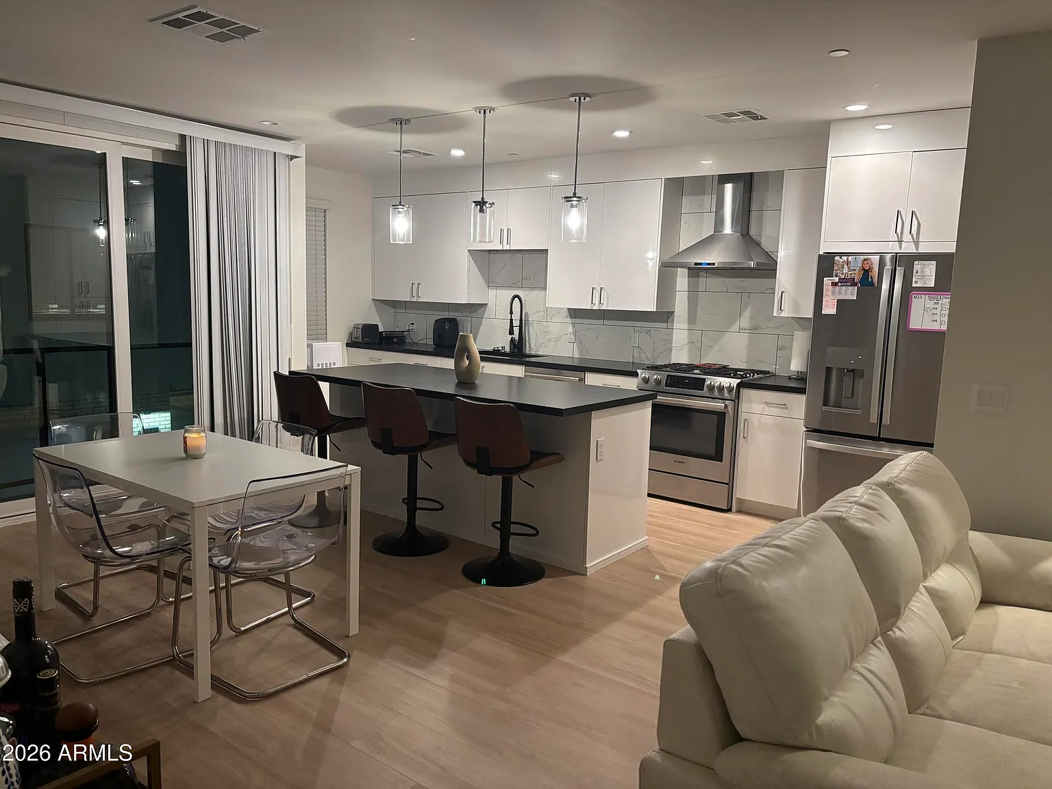 1 bed, 1.0 bath, 2207 sqft, $1,450 — Photo 2