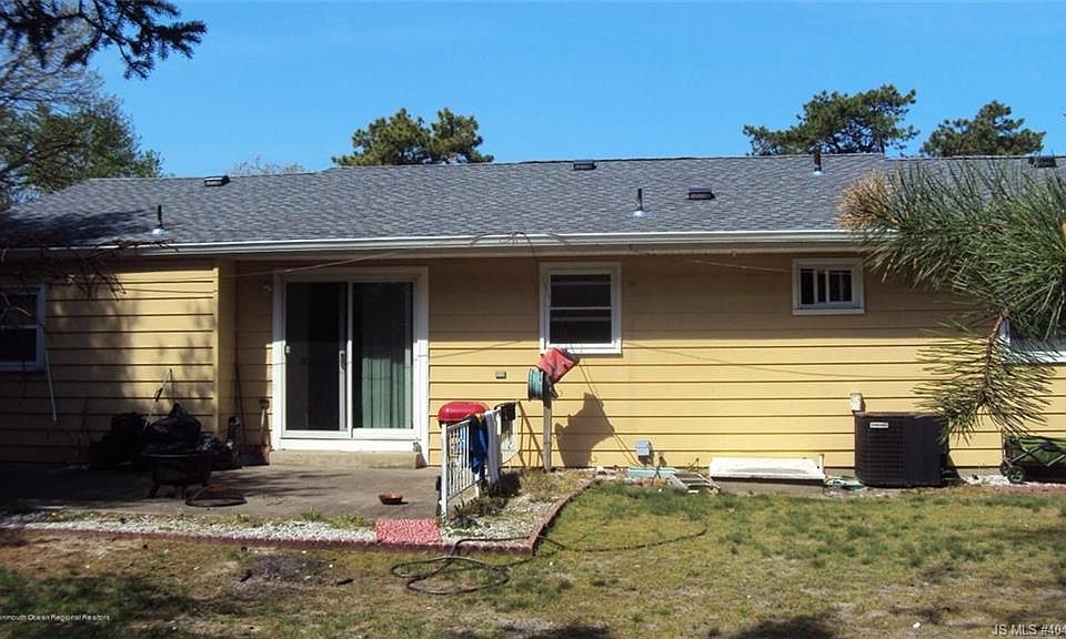 2nd image of 72 Constitution Blvd