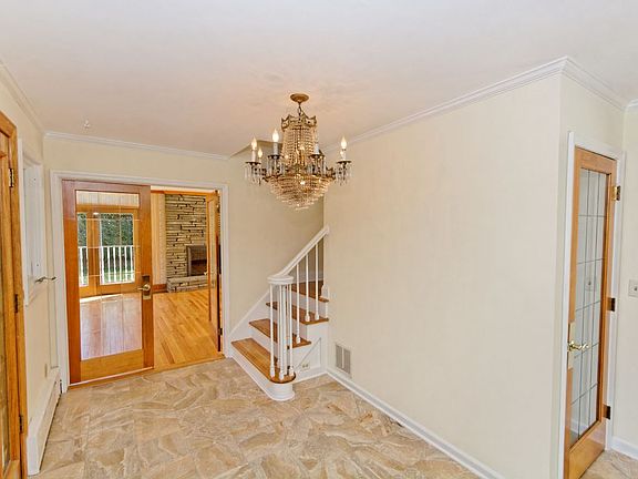 4th image of 4 Pine Hill Bnd