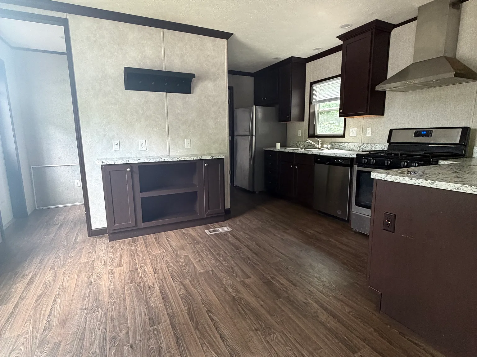 3 bed, 1120 sqft, $1,093 — Photo 2