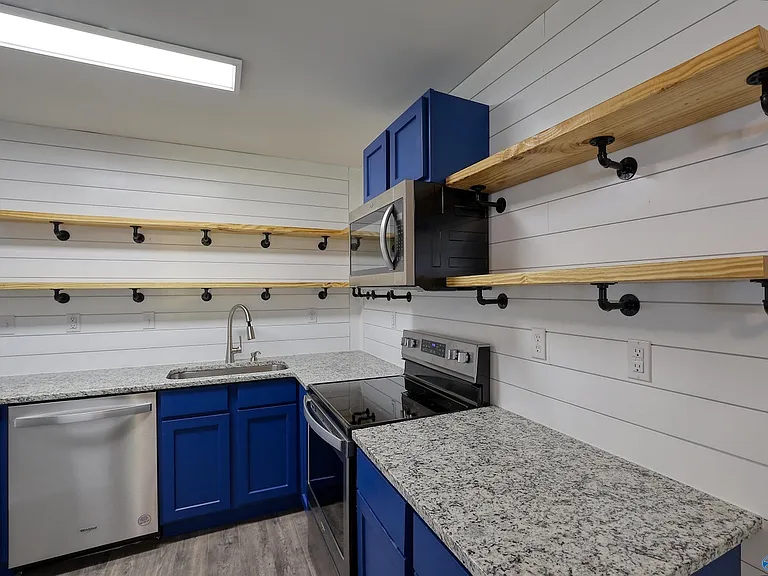 2903 Elmore Rd SW — Photo 2