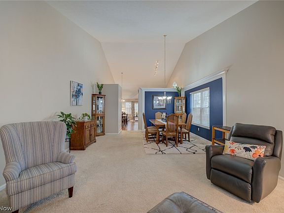 5th image of 8960 Ashwood Ct