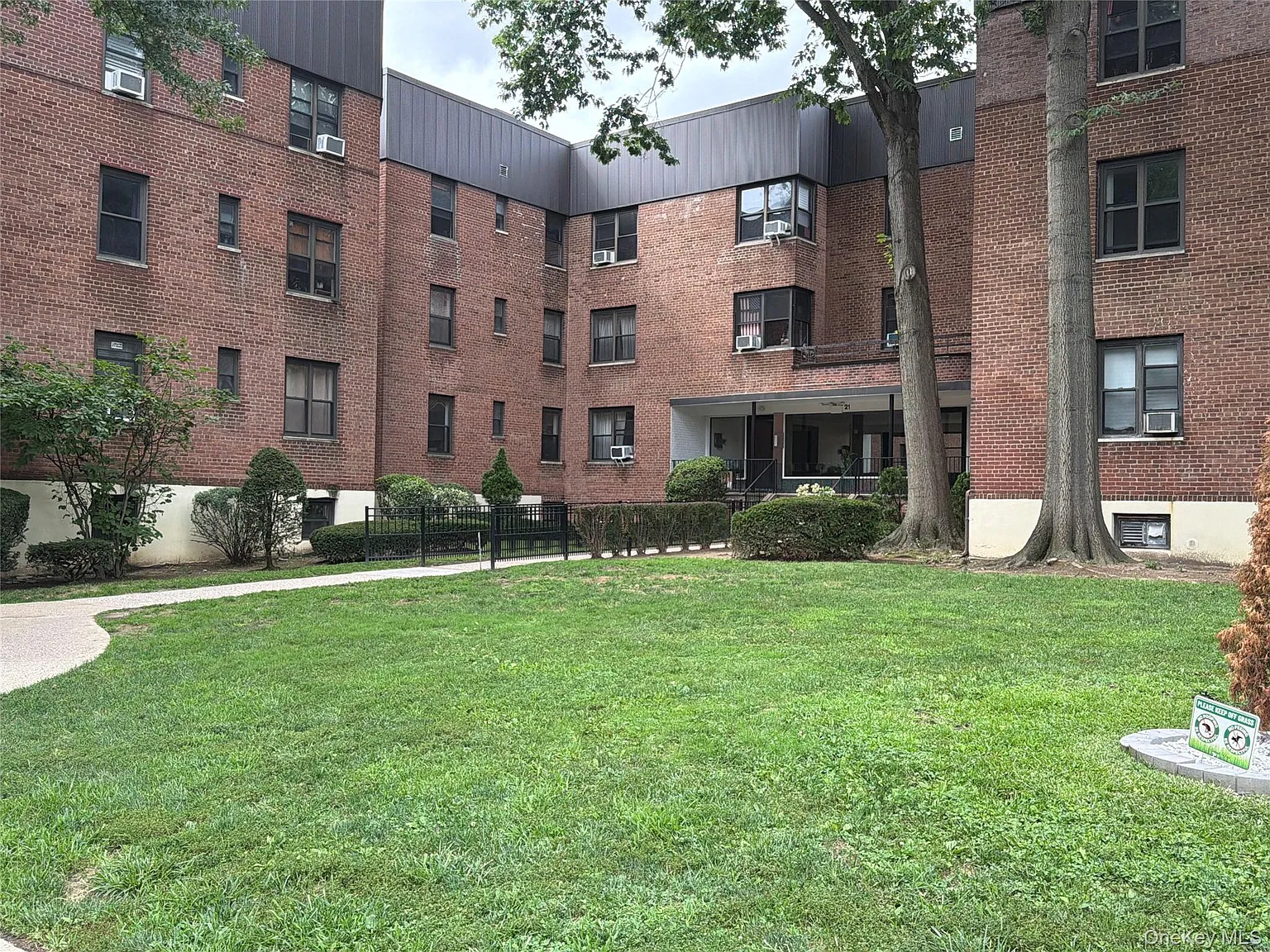 2 bed, 1.0 bath, 925 sqft, $2,755 — Photo 1