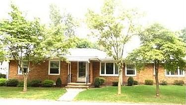 3rd image of 387 Franklin Ave