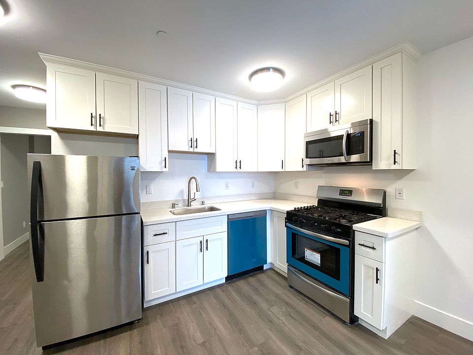 1st image of 1085 Washington St #3