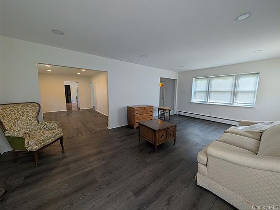 3rd image of 9 Maureen Ln