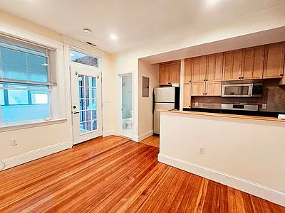 1 bed, 550 sqft, $2,900 — Photo 2