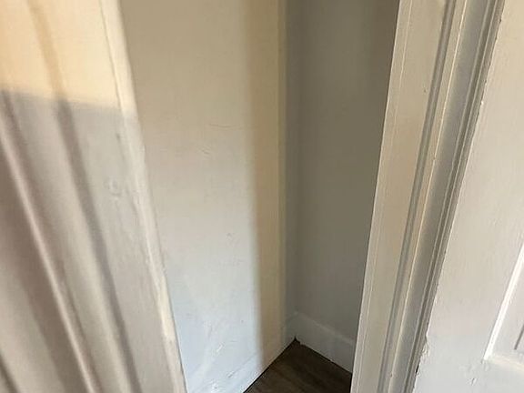 5th image of 1112 E Locust St
