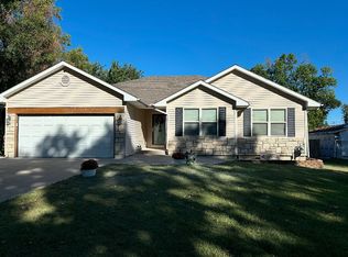 636 Navarre St, Rossville, KS 66533