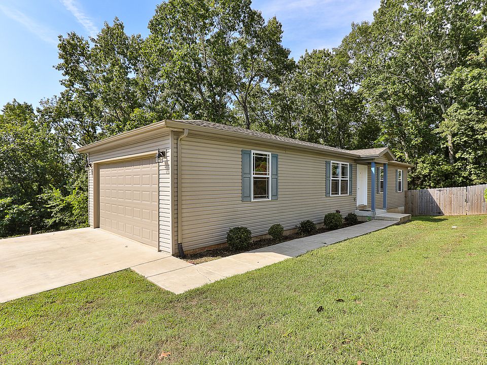 1st image of 305 S Dogwood Ln