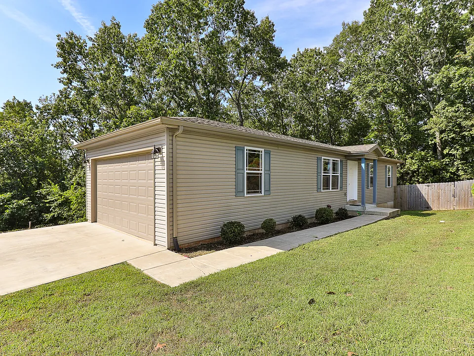 305 S Dogwood Ln