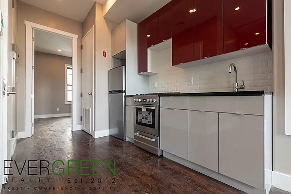 Rented by ERNY LLC | media 21