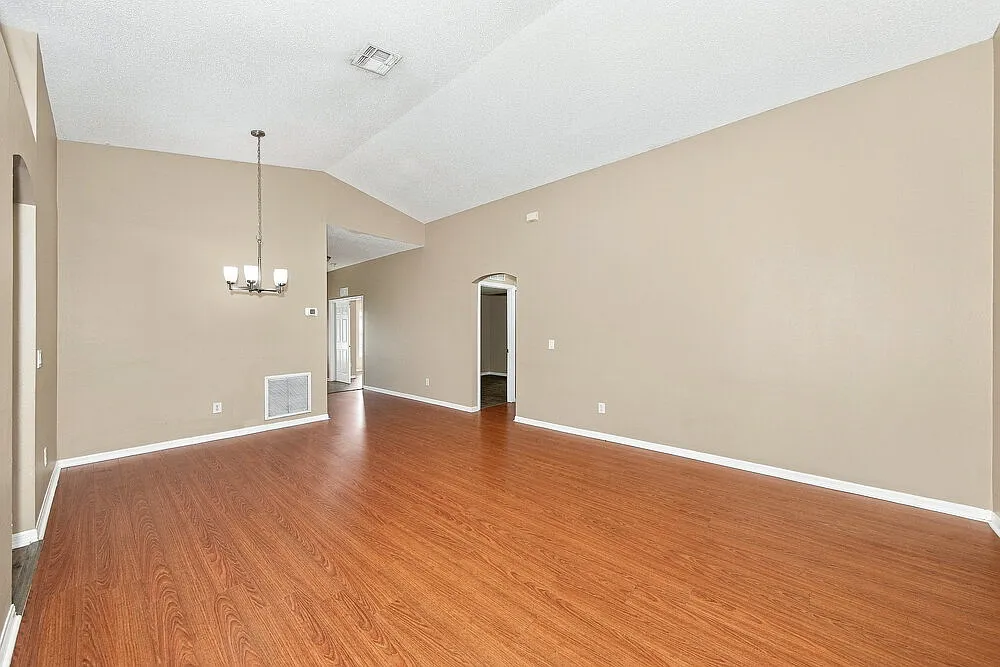 4 bed, 2.0 bath, 2062 sqft, $2,455 — Photo 3