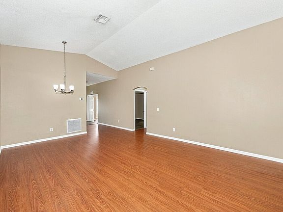 3rd image of 205 Tree Branch Ln