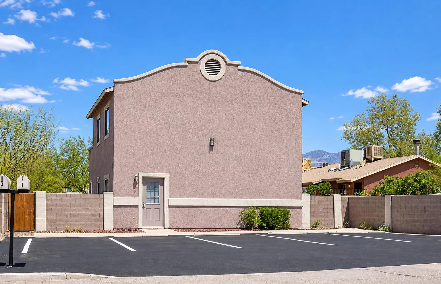 4 bed, 1700 sqft, $1,900 — Photo 2
