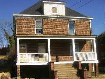 611 Harrison Ave NW photo 1