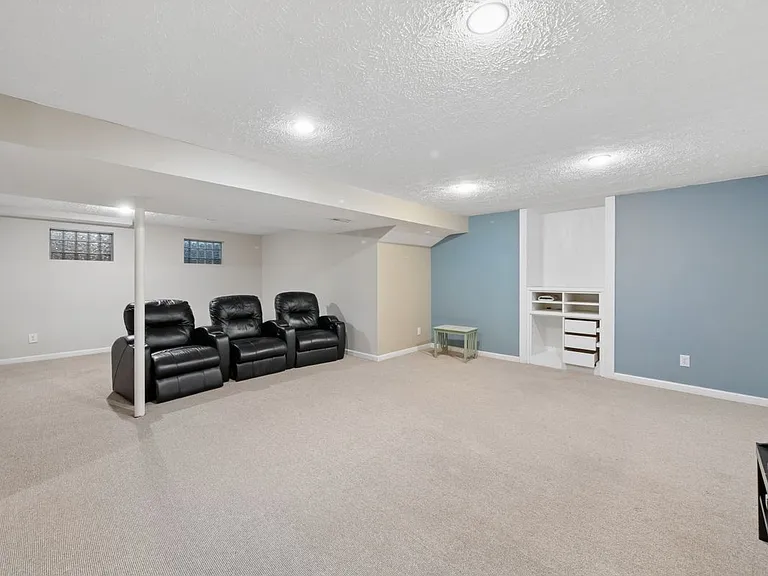 7879 Yellowwood Dr — Photo 13