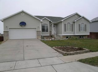 1998 Dahl Ln, Syracuse, UT 84075