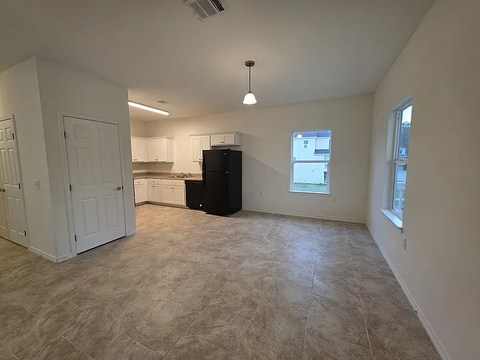 3 bed, 2.0 bath, $1,472 — Photo 3