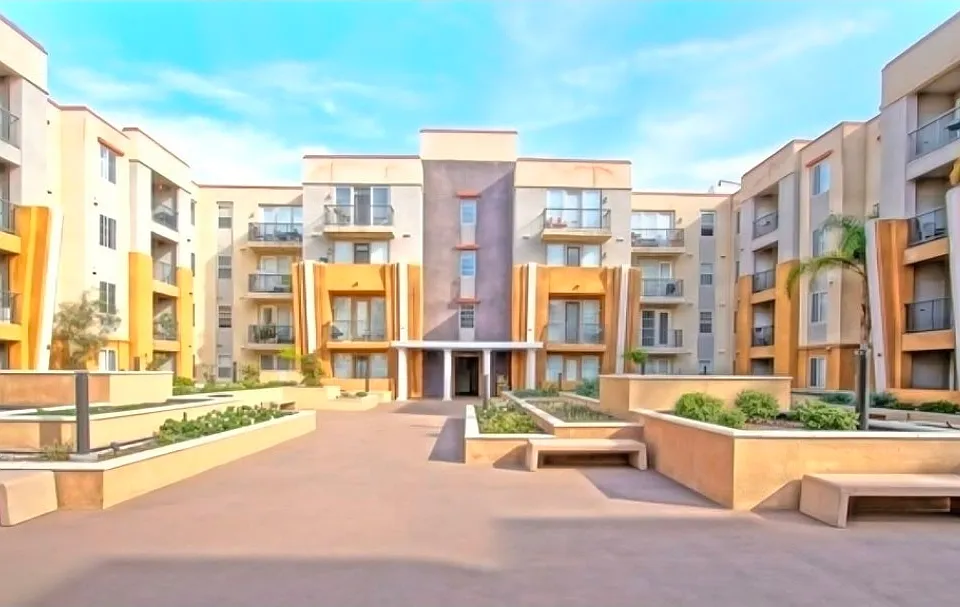 360 W Avenue 26 Los #127