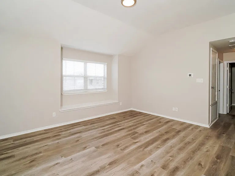 9719 Belmore Cv — Photo 14