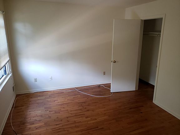 3rd image of 207 S 5th Ave