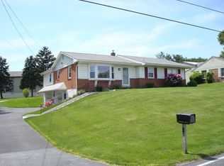 32 Harvest Rd, Lancaster, PA 17602