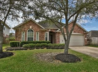 2906 Southbay Dr, Pearland, TX 77584