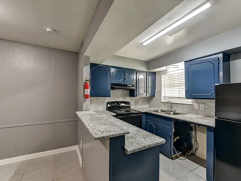 Glen Willow Apartments — Photo 2