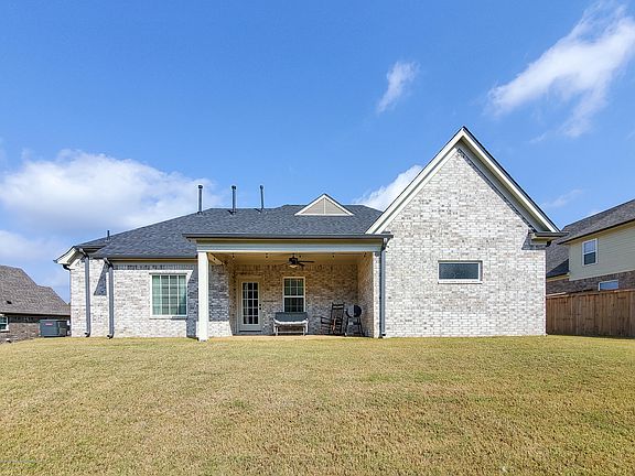2nd image of 213 Magnolia Gardens Dr
