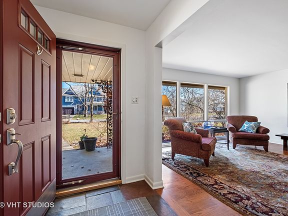 2nd image of 1420 Canterbury Ln