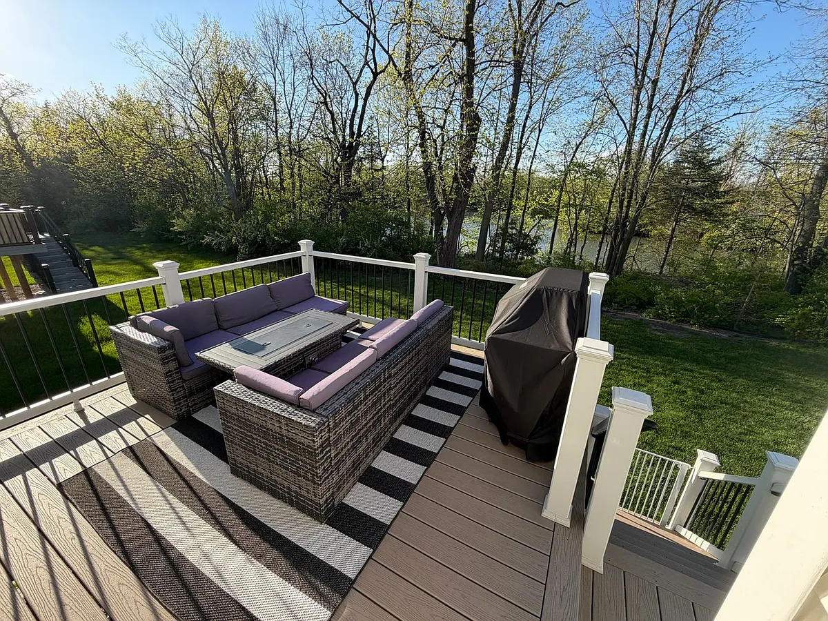 Building Photo - 9463 White Tail Dr