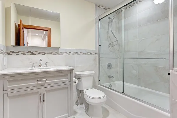 Rented by Brooklyn Bridge | media 9