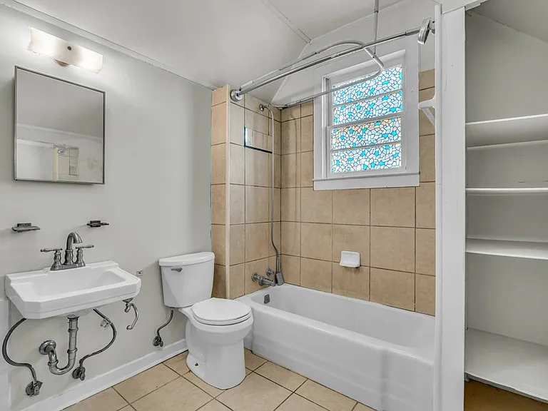 624 4th St S #D — Photo 11