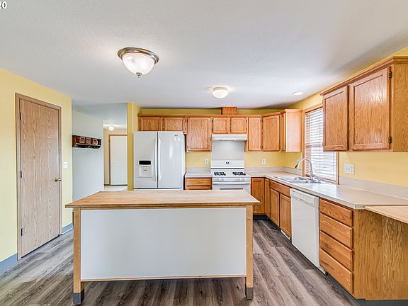 3rd image of 3312 NE 141st Ave