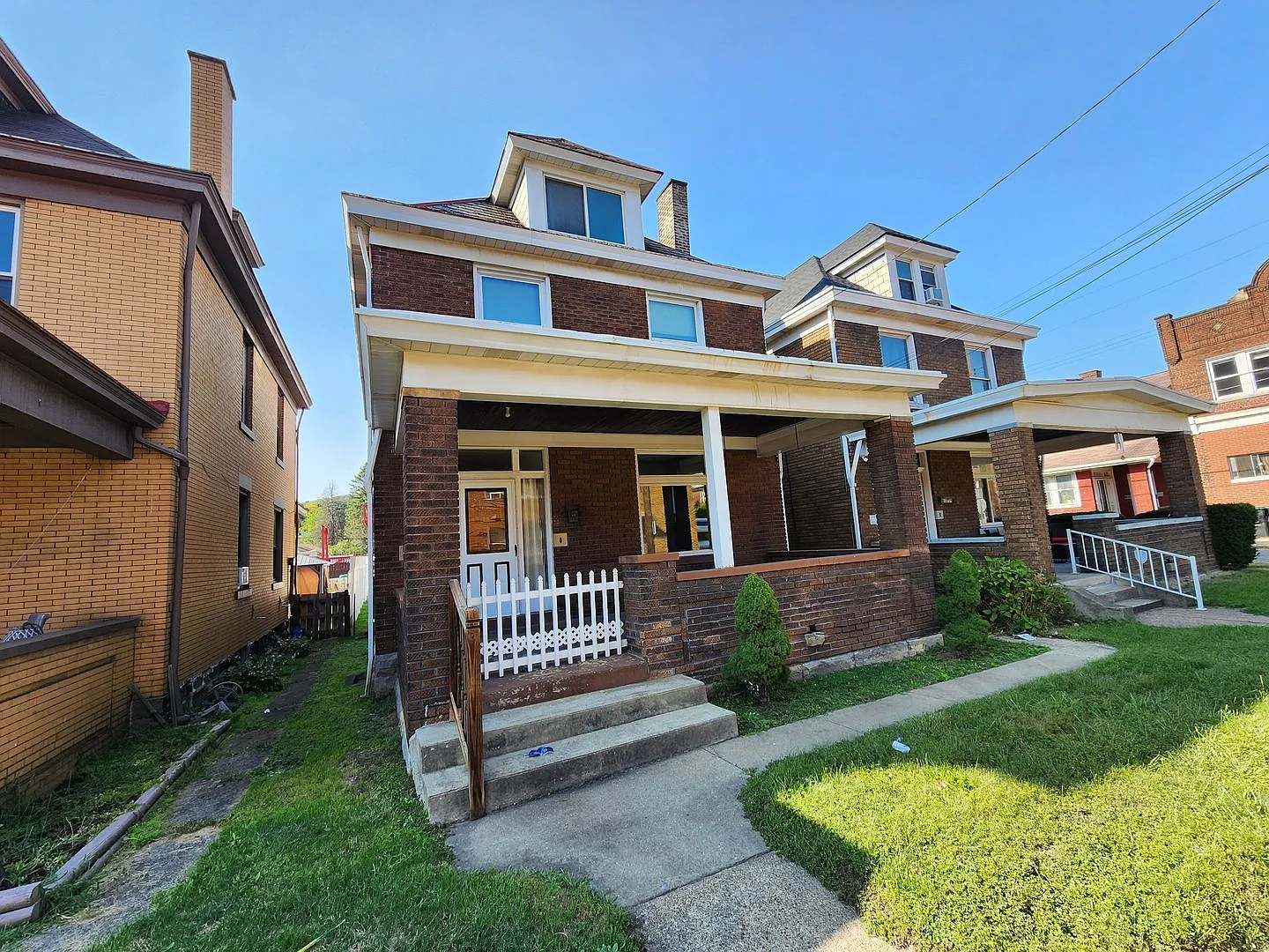 1302 Vine St photo 1