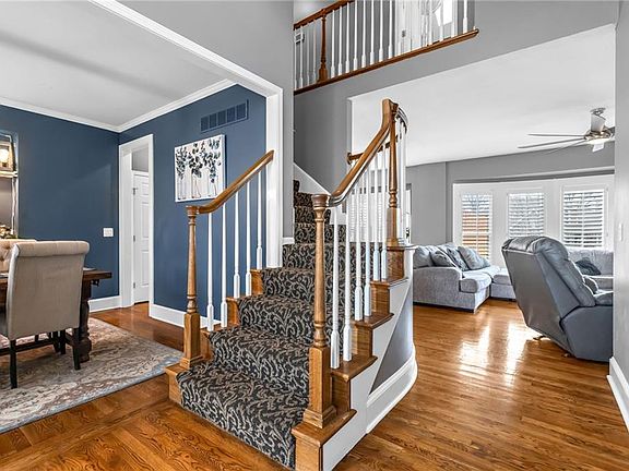 4th image of 1327 Huntington Dr