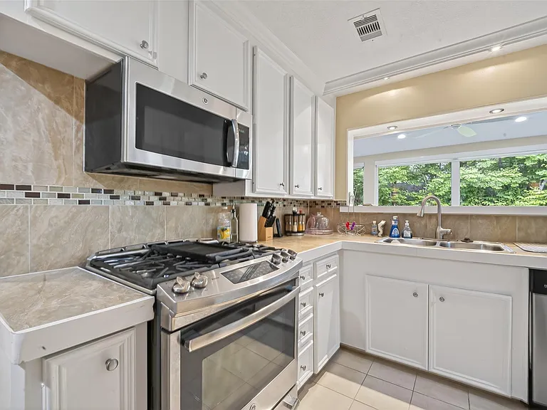11230 Huggins Dr — Photo 11