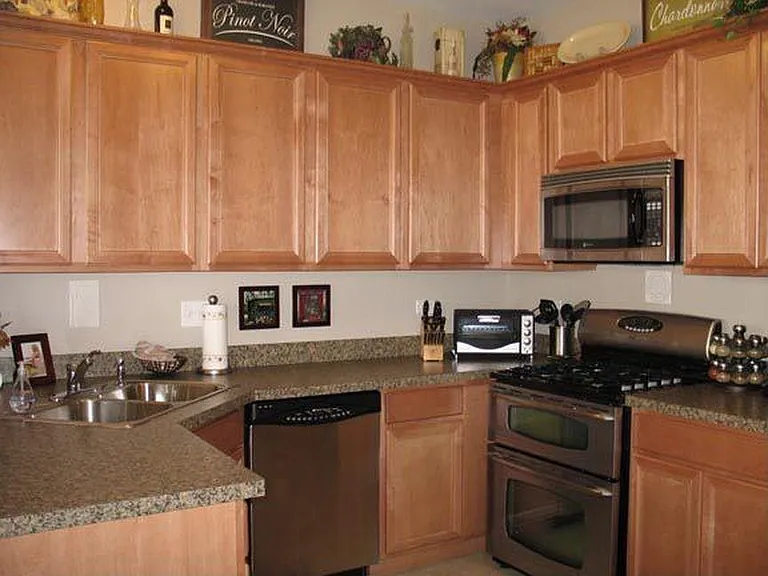 2137 Sunrise Cir — Photo 3