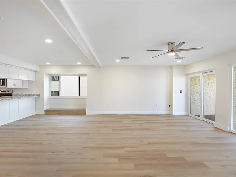 150 Marina Del Rey Ct — Photo 18